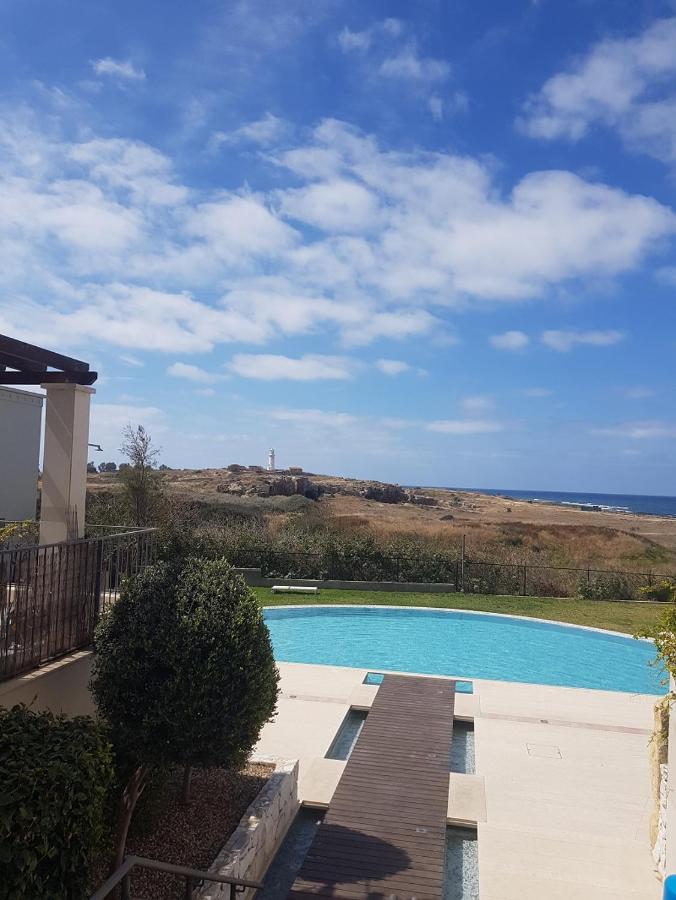 The Lighthouse Apartment Paphos Ngoại thất bức ảnh