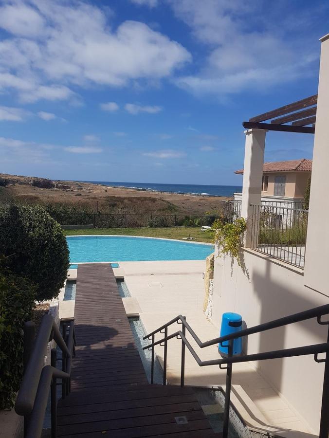 The Lighthouse Apartment Paphos Ngoại thất bức ảnh