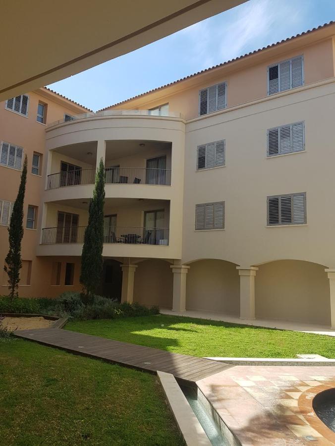 The Lighthouse Apartment Paphos Ngoại thất bức ảnh