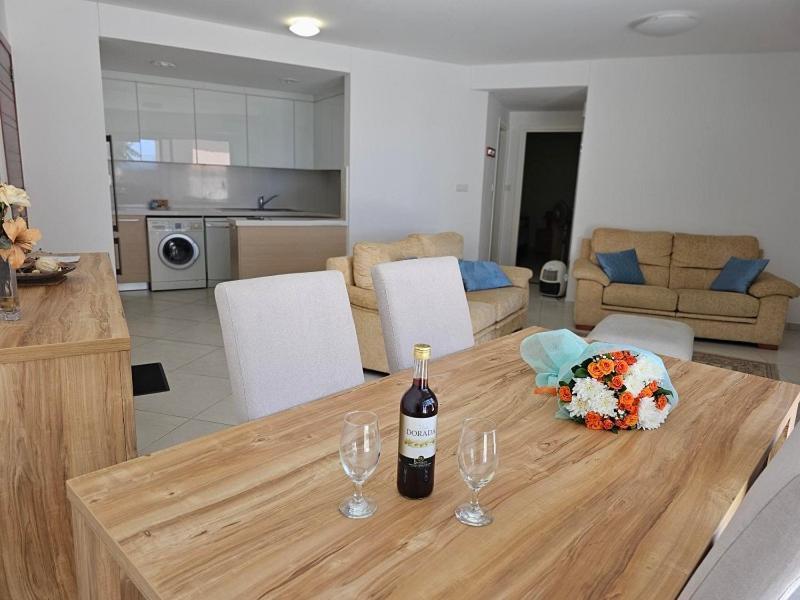 The Lighthouse Apartment Paphos Ngoại thất bức ảnh